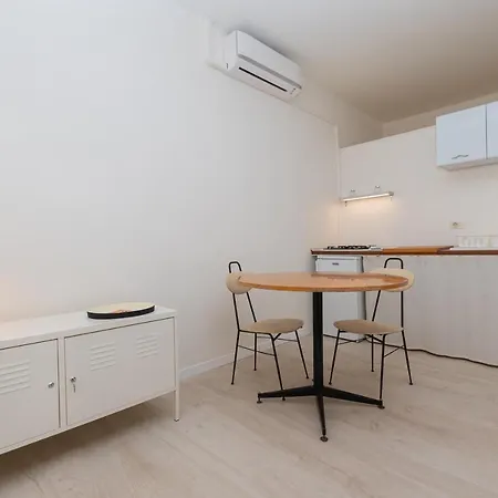 Bench Apartment Mailand